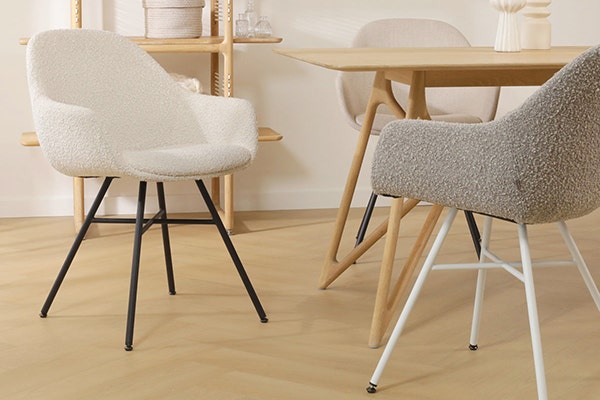 Eetkamerstoelen van bouclé stof